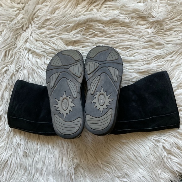 UGG Black Knightsbridge Skeepskin Lined Exposed Back Zipper Suede Boots Size 7 - Picture 5 of 15